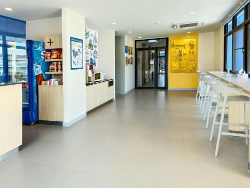 Η κουζίνα ή μικρή κουζίνα στο HOP INN Mahasarakham