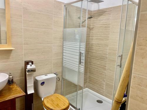 Bilik mandi di Öböl Apartman