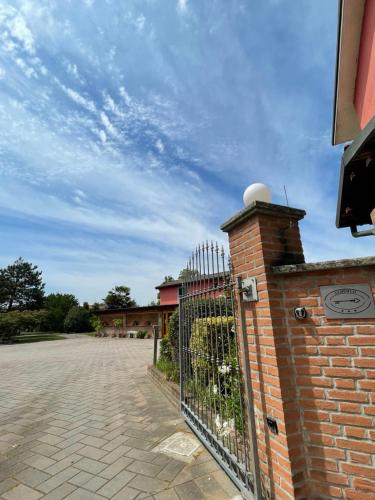 a brick fence with a gate in front of a building at Motel 70-Hotel in San Nazzaro