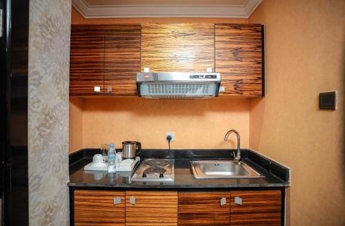 A kitchen or kitchenette at CREEK GATE HOTEL-BAITHANS