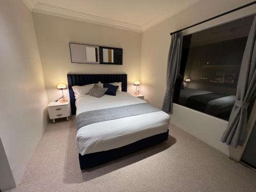 a bedroom with a bed and a large window at Lismore City Motor Inn in Lismore