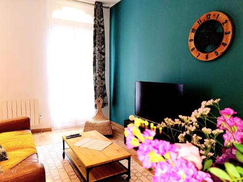 Bright & Spacious Downtown