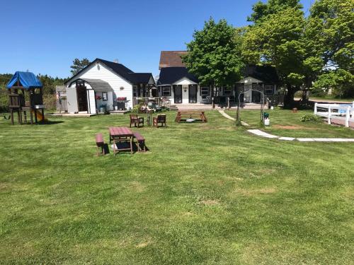a yard with a picnic table and a playground at The Coastal Cabins in New Brunswick in Cape Tormentine