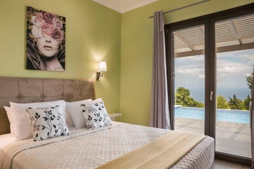 Tempat tidur dalam kamar di Saint Nicholas Villas 3