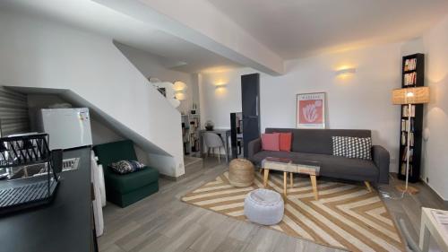 a living room with a couch and a table at Casa Malpique in Albufeira