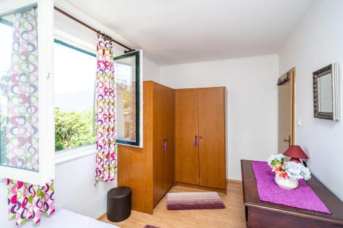 a living room with a table and a window at Apartment Laurel Leaf in Lovorno