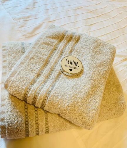 a towel on a bed with a sign on it at Ferienwohnung Stadlmann in St. Wolfgang