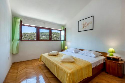 Postel nebo postele na pokoji v ubytování Apartments Žirje