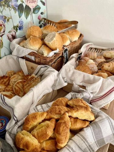 a bunch of baskets filled with breads and pastries at HOP HOUSE Garni Hotel in Postojna