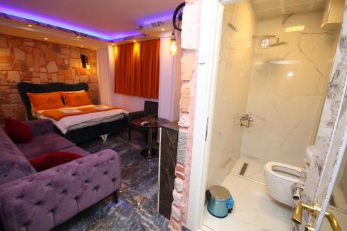 a bedroom with a bed and a bath room at REN PLUS SUITES in Istanbul