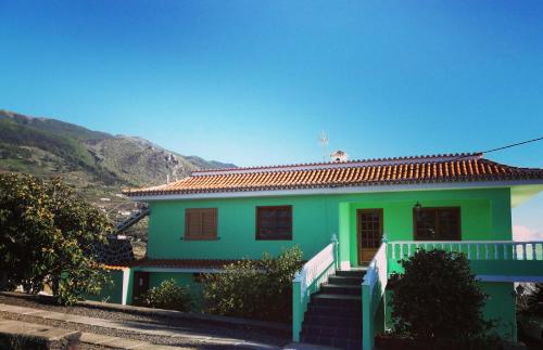 Sea and Mountain View Apartment