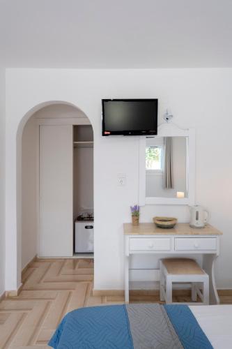 Gallery image of Ayeri Hotel in Parikia