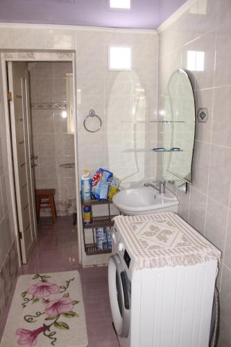 Un baño de Guest House Jamal