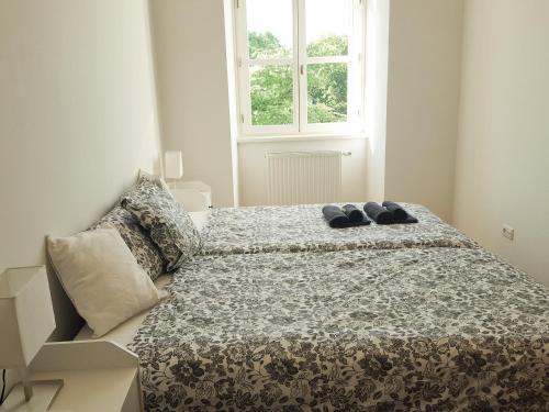 Letto o letti in una camera di HorvathHouse Apartment Central location and beachfront