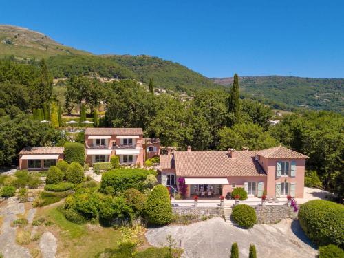 an aerial view of a house with a garden at Terre d'Orizon in Tourrettes-sur-Loup