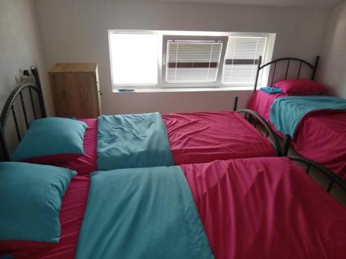 Hostel and Apartments Prilepにあるベッド