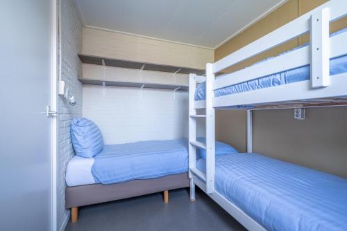 a bunk bed room with two bunk beds in it at Zeester in Serooskerke