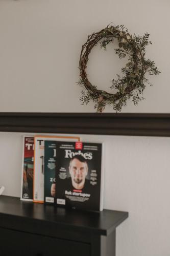 a shelf with two dvds and a wreath on it at Gallery Apartment 1 in Martin