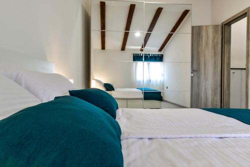 a bedroom with two beds and a mirror at Casa Istriana Dajla in Novigrad Istria