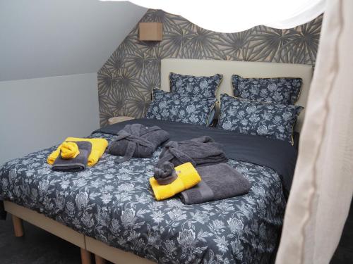 Postel nebo postele na pokoji v ubytování Gîte Le Renouveau avec jacuzzi privatif