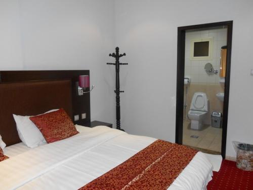 Tempat tidur dalam kamar di Samaya Al Khobar Hotel Apartments