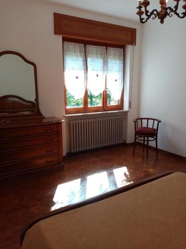 a living room with a dresser and a window at Casa Romme in Tornolo