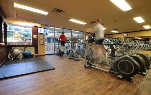 a gym with a man exercising on a treadmill at Hôtel Québec Inn in Quebec City