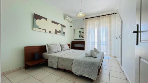 Afbeelding uit fotogalerij van Glyfada beach two floors apartment 2-3 people in Glyfada