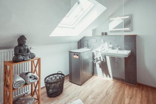 Kuchyň nebo kuchyňský kout v ubytování Exklusive Ferienwohnung an der Mosel - Top Ausstattung - Dachterrasse - E-Ladestation - Netflix