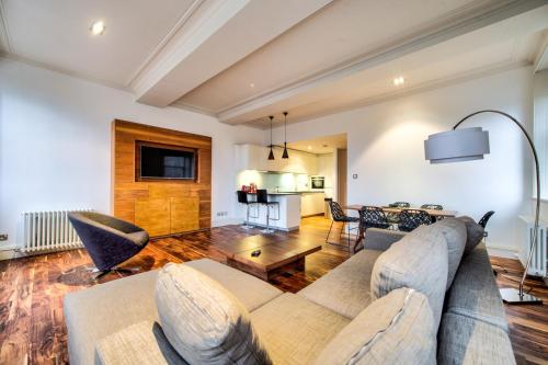 a living room with a couch and a table at Sumptuous 2BR Apt Next To Edinburgh Castle! in Edinburgh
