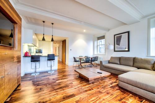 a living room with a couch and a table at Sumptuous 2BR Apt Next To Edinburgh Castle! in Edinburgh