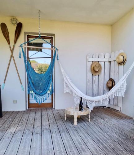 a room with a hammock and a door at ** Nouveau ** Le Jardin De La Plage - Appartement avec extérieur in Saint-Jorioz