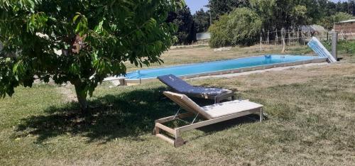 Πισίνα στο ή κοντά στο Le petit mas en provence avec piscine