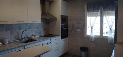 Kuchyň nebo kuchyňský kout v ubytování Apartamento Los Arcos