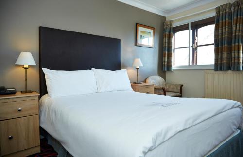 Кровать или кровати в номере Old Ferry Boat by Greene King Inns
