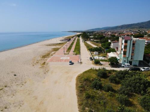 a view of the beach from the air at Hotel Rivabella in Davoli