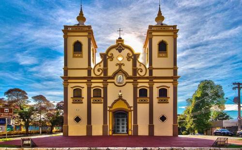 a large building with a clock tower on it at Itapetinga Hotel in Atibaia