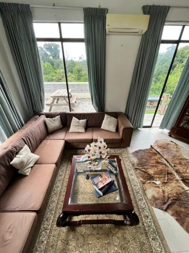 Ruang duduk di Neblina House