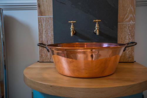 a wooden bucket sitting on top of a wooden sink at Inglewood Shepherd's Huts in Penrith