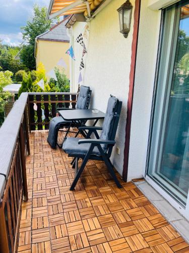 Un balcón o terraza de Ferienwohnung Ziegenschweiz