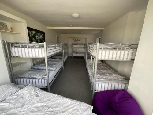 Ένα ή περισσότερα κρεβάτια σε δωμάτιο στο Blue Room Hostel Newquay
