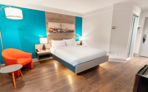 Ένα ή περισσότερα κρεβάτια σε δωμάτιο στο Hôtel Québec Inn par JARO
