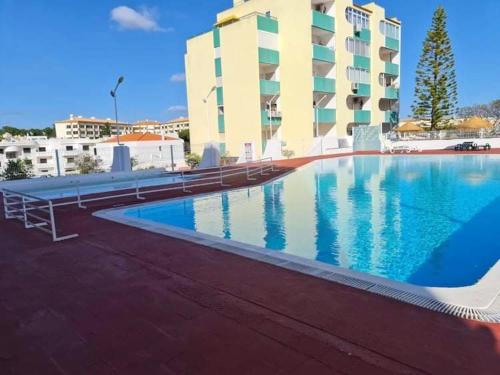 Bazén v ubytování Charming Vilamoura Apartment with Shared Pool nebo v jeho okolí