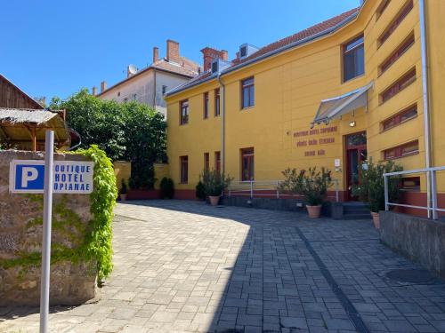 a parking sign in front of a yellow building at Boutique Hotel Sopianae in Pécs