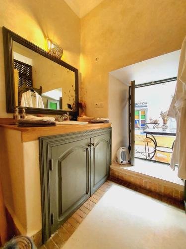 Cuisine ou kitchenette dans l'établissement Riad Dar Zouar & Spa