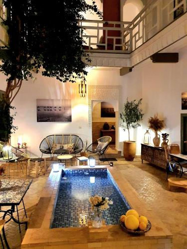 Piscine de l'établissement Riad Dar Zouar & Spa ou située à proximité