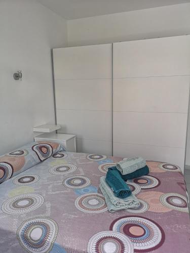 a bed with two towels on top of it at Maspalomas Casa La Loba in Maspalomas