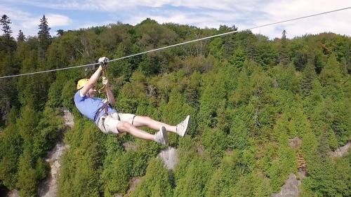 a man is hanging on a zip line at Maison chaleureuse à Vaucluse avec jardin spacieux 84 m² in Vaucluse