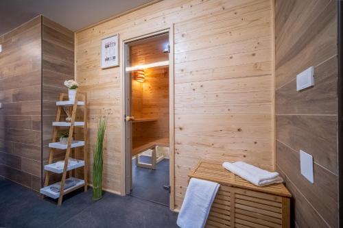 Ванна кімната в Villa Nesa - beautiful guest house at continental Croatia with Outdoor swimming pool, Sauna and 3 Bedrooms