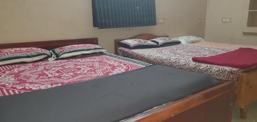Una cama o camas en una habitación de Oonjal Veedu-Renovated Recently